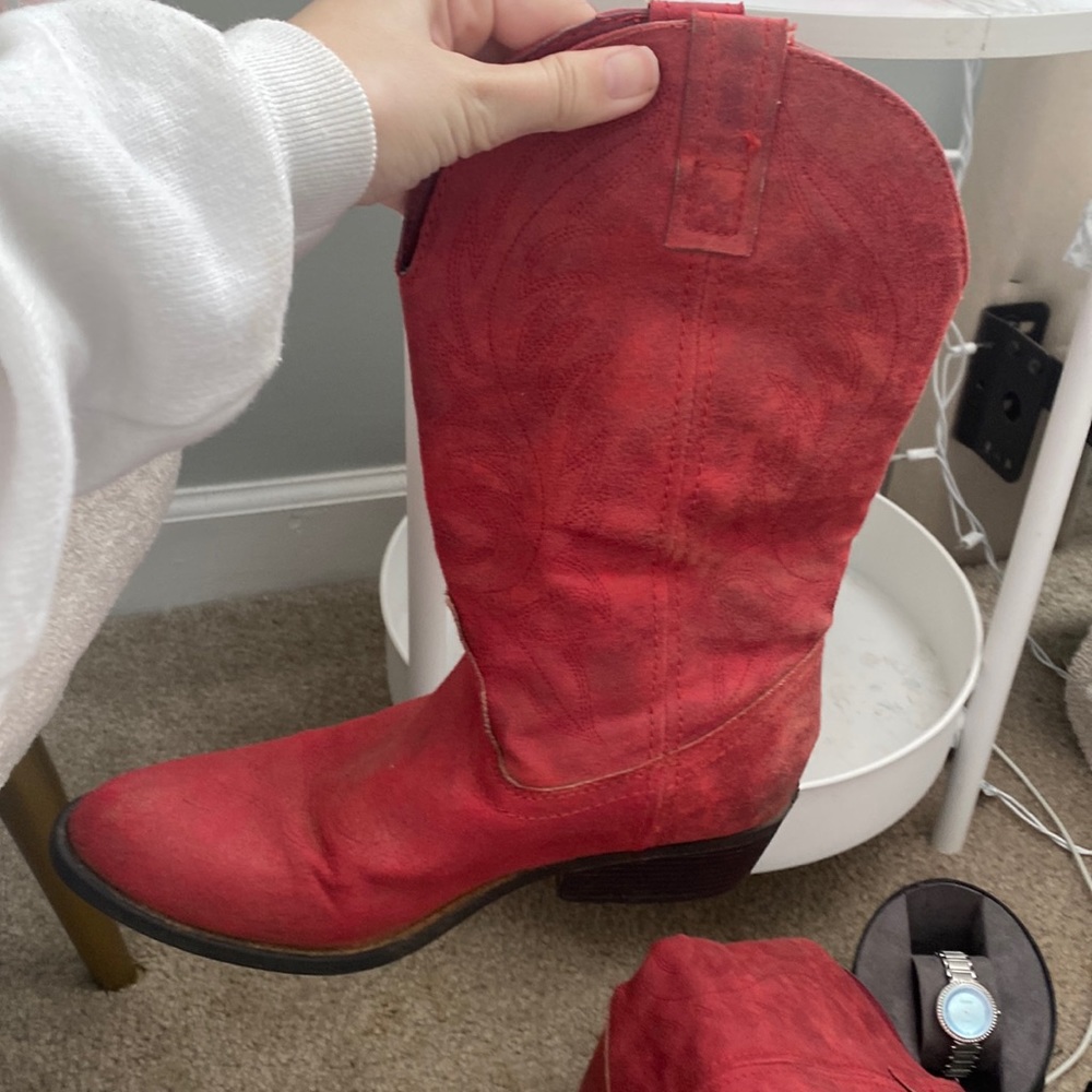 Red boots .Have been worn but great boots !